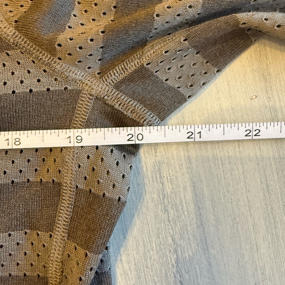 Nike Dri-Fit Mesh Crewneck Shirt Grey striped Medium Athleisure - Picture 5 of 6